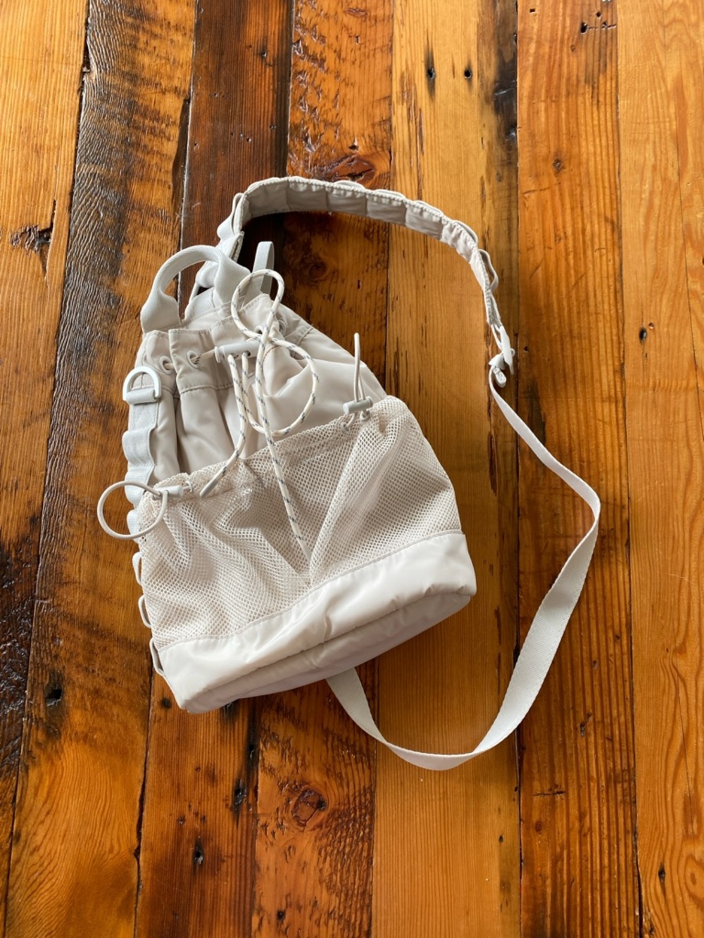 DAGNE DOVER Nova Sling Bag In Moonbeam cream